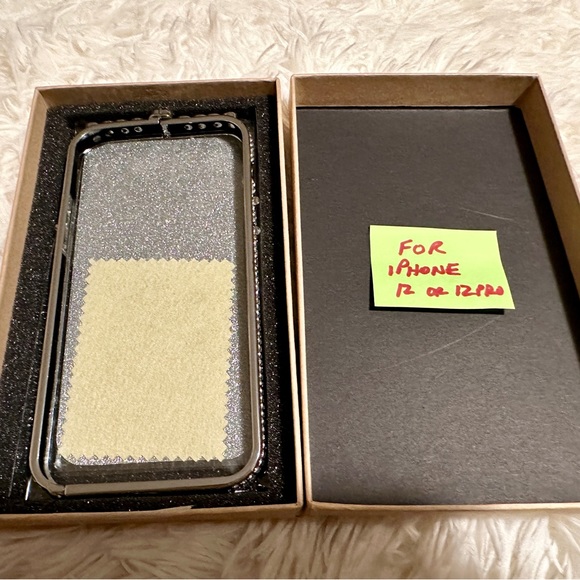 NWOT iPhone 12 or 12 Pro Glamour Bumper Case - Picture 6 of 7